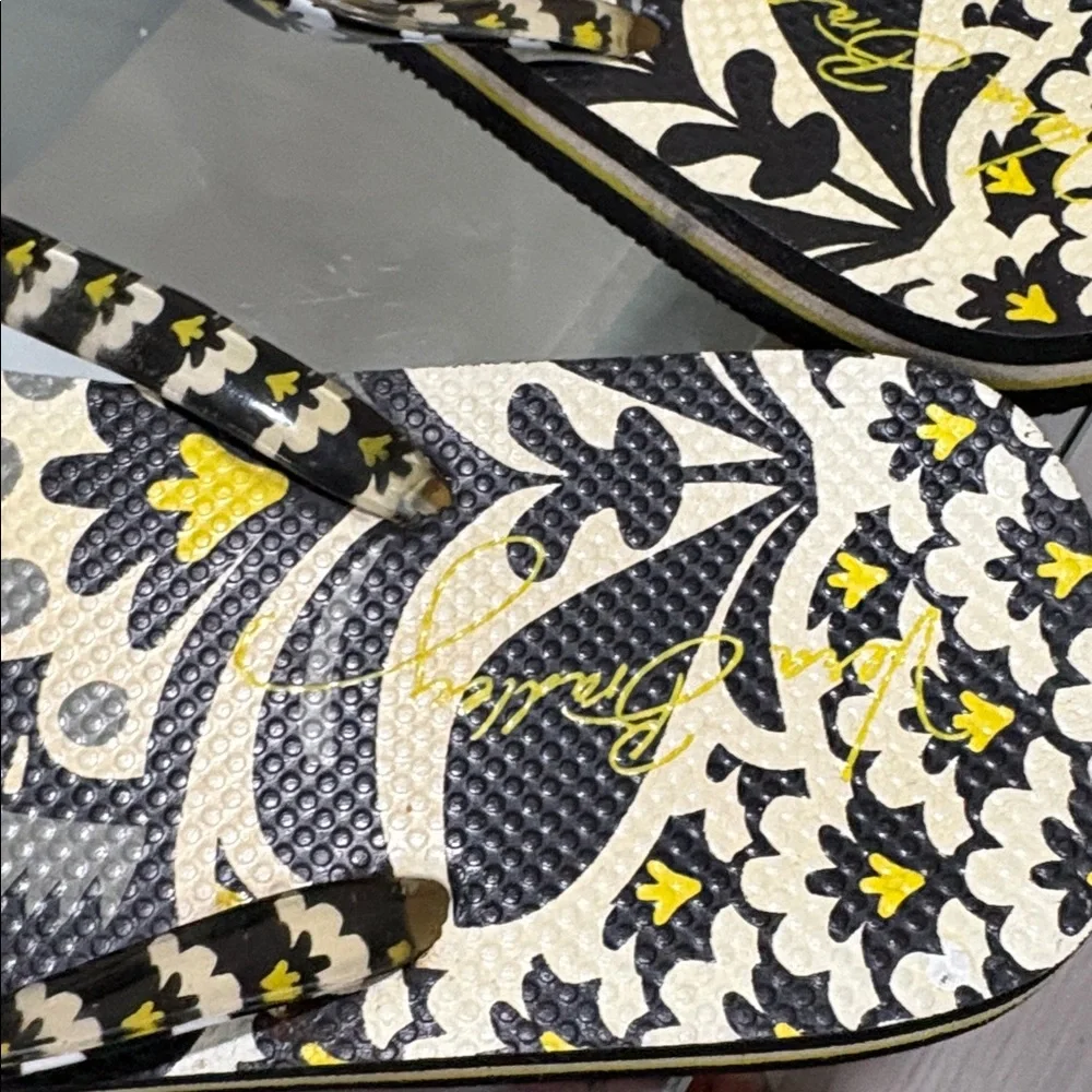 Vera Bradley Flip Flops - Picture 2 of 4